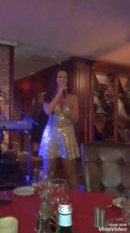 Loulou, iubita lui Luis Lazarus, se află în această perioadă în SUA, unde susţine concerte în mai multe state, dar şi la Miami, în restaurantul lui Cristi Borcea