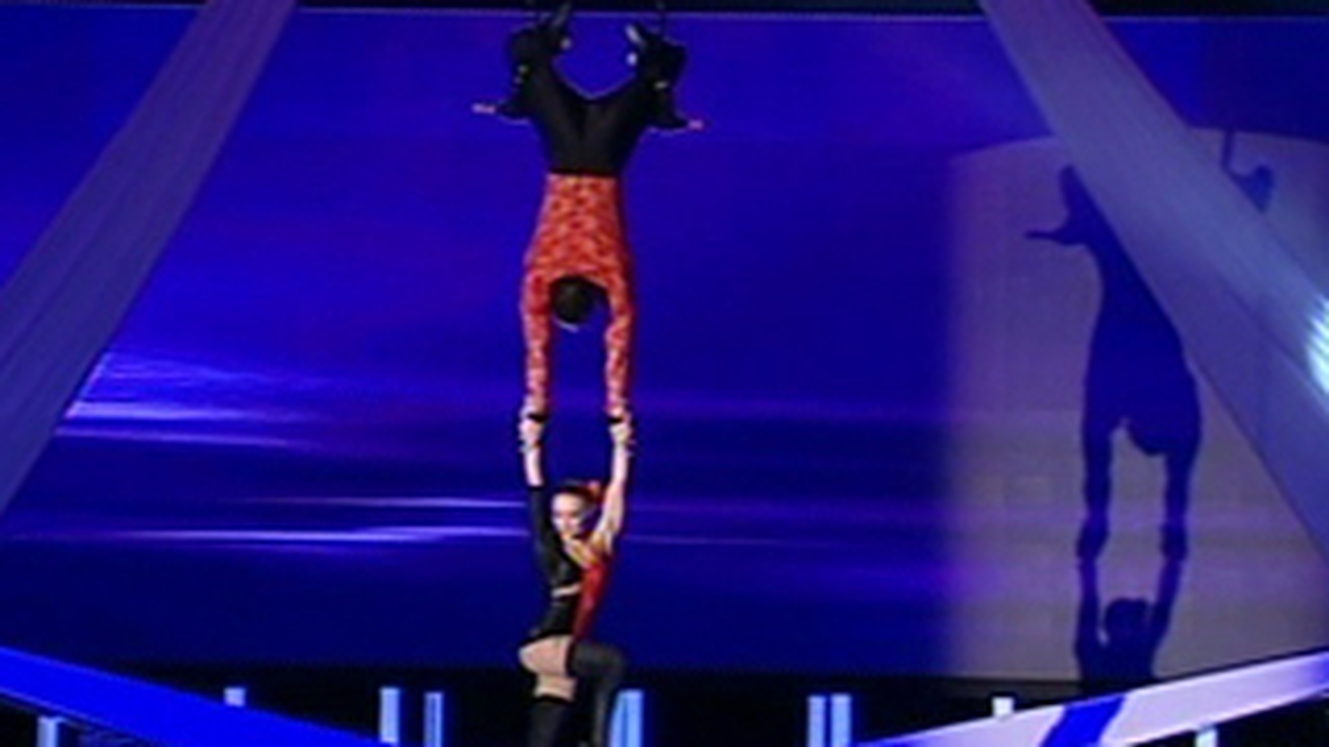 VIDEO Trupa Acromistyc si-a schimbat numarul de acrobatie pentru semifinala "Romanii au talent"