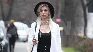 Andreea Bălan e o ”mămică slim fit”! Şi-a revenit fantastic la o lună după ce a născut!