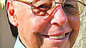 I-a intrat manerul foarfecii prin ochi