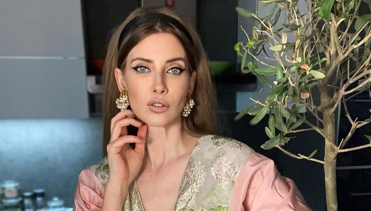 După divorț, Iulia Albu a păstrat numele fostului soț. Ce scria înainte în buletinul vedetei