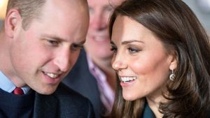 Clipe de panică la bordul avionului în care se aflau prinţul William și soția lui, Kate. Ce s-a întâmplat