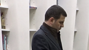 Izolat la guvernare de colegul Tăriceanu, viceprim-ministrul ALDE s-a refugiat în… Adjunctul lui Grindeanu, singur şi trist la mall!