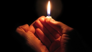 Peste 30.000 de oameni au participat la slujba de Inviere in Bucuresti. Zece incendii in Capitala in noaptea de Paste
