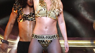 ACASA LA Britney Spears: 25.000 de dolari chirie pentru o priveliste de vis! Are Pub si cinema in casa!
