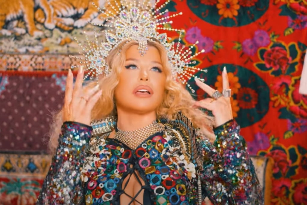Loredana Groza a surprins pe toată lumea cu piesa "Fericire"
