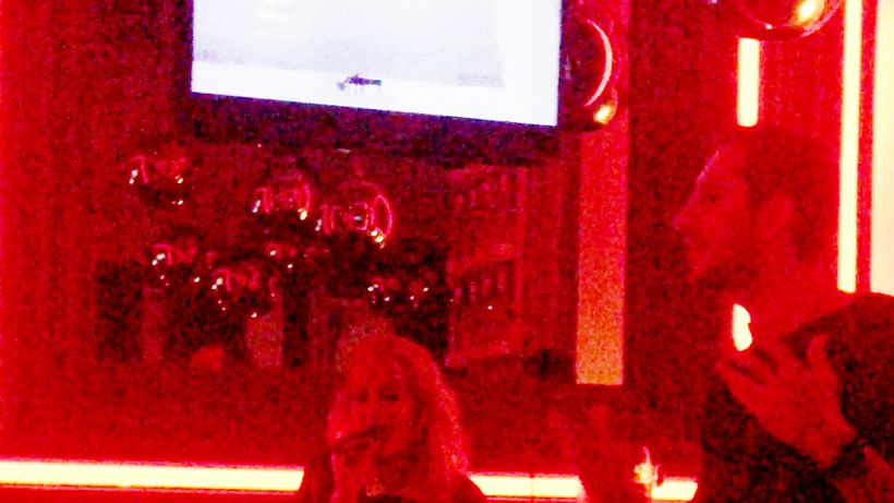 Surioara ca a mea nu mai vezi la nimenea! Vezi ce gest a facut Delia, pentru Oana, in toiul noptii!