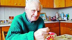 A "inviat" in sicriu, cand ii scoteau ceasul