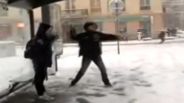 A venit iarna! Cod PORTOCALIU de NINSORI: Multe drumuri sunt încă blocate