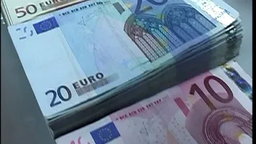 Euro va depăși pragul de 5 lei în următoarele luni. Anunțul făcut de CFA România