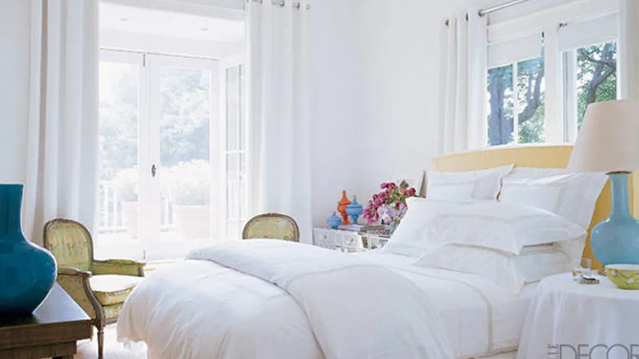 Vedetele au accesorii ciudate in dormitor! Vezi aici cine doarme in pat auriu din metal sau ce actrita are o carpeta egipteana la capatai