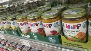 Primul arest în cazul mâncării pentru bebeluși contaminate cu otravă. Șeful companiei, șantajat?