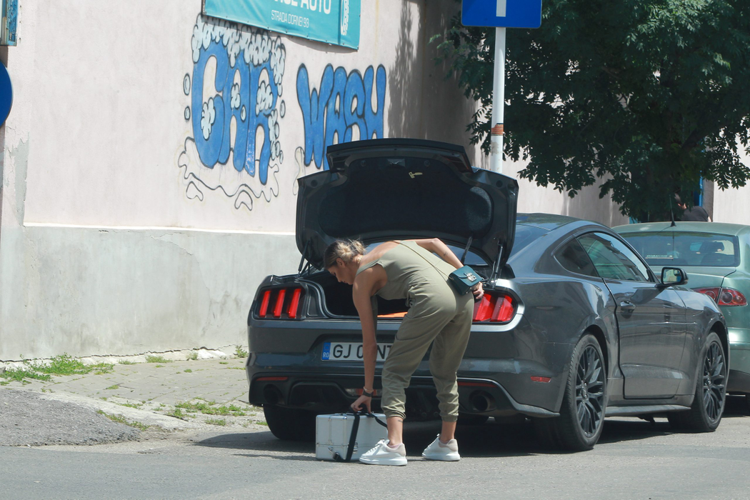 Sexy-asistenta s-a împăcat cu Cuza de la ”Noaptea Târziu”