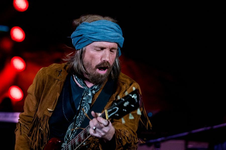 A murit legendarul cântăreţ Tom Petty!