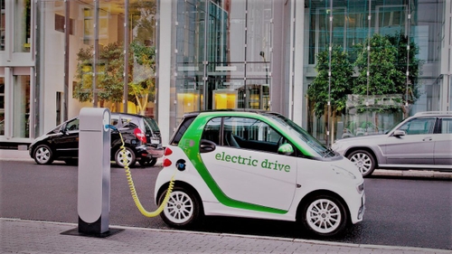 Vești pentru cei care vor să își cumpere o maşină electrică! Care va fi prețul