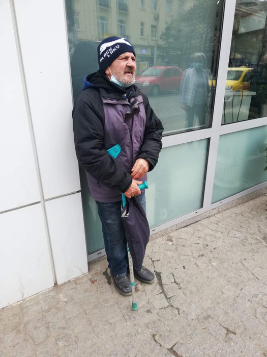 Apel umanitar. Un bărbat nevăzător din Iași are nevoie mare de ajutor. Cazul care a emoționat țara: „Nea’ Mihai nu strigă după ajutor, nea Mihai nu întinde mâna”