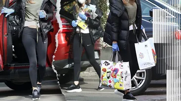 Apariție mulată și mascată la supermarket!  Fără fițe, cunoscuta prezentatoare s-a “înhămat” la sacoșe