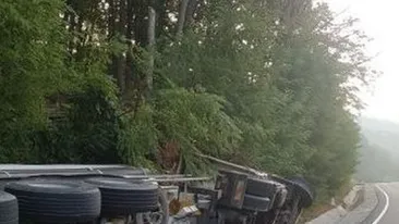 O autocisternă s-a răsturnat în Maramureș! Trafic îngreunat