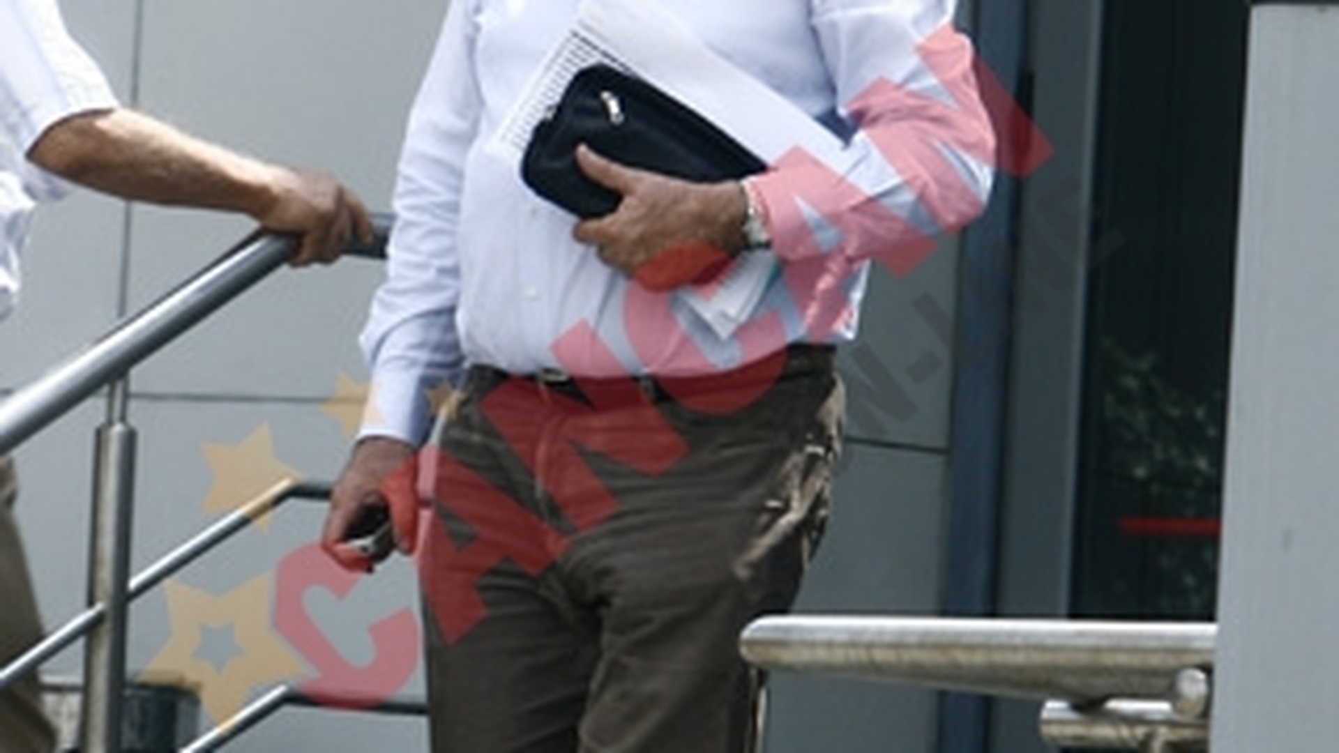 Andrei Chiliman prefera sa stea la coada decat sa plateasca online