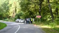 I-au găsit morți, în pădure, cu sticle de spirt lângă ei