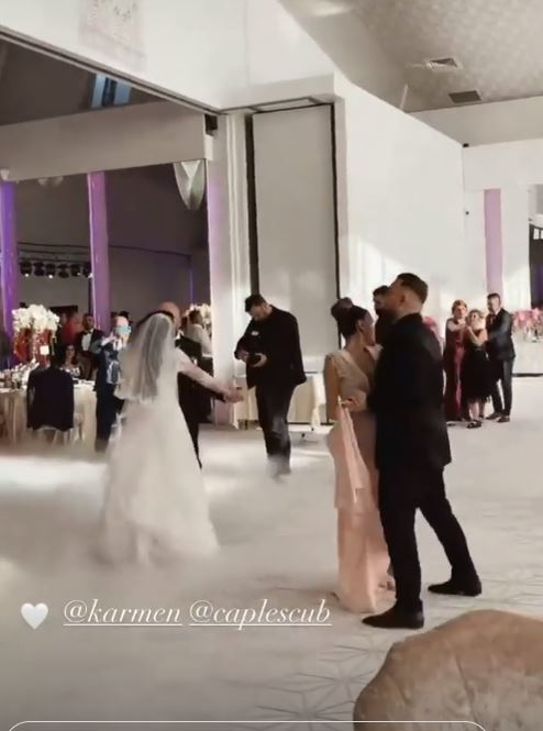 Karmen și Bogdan Căplescu, în rolul de nași pentru doi apropiați! Artista și fiica ei, Sofia, s-au asortat și au făcut senzație la petrecerea de lux | FOTO