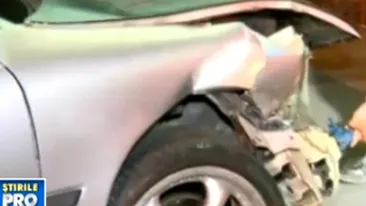 Vezi cum reactioneaza cocalarii dupa ce au provocat un accident in timpul unei curse ilegale de masini! Au agresat un cameraman Pro TV