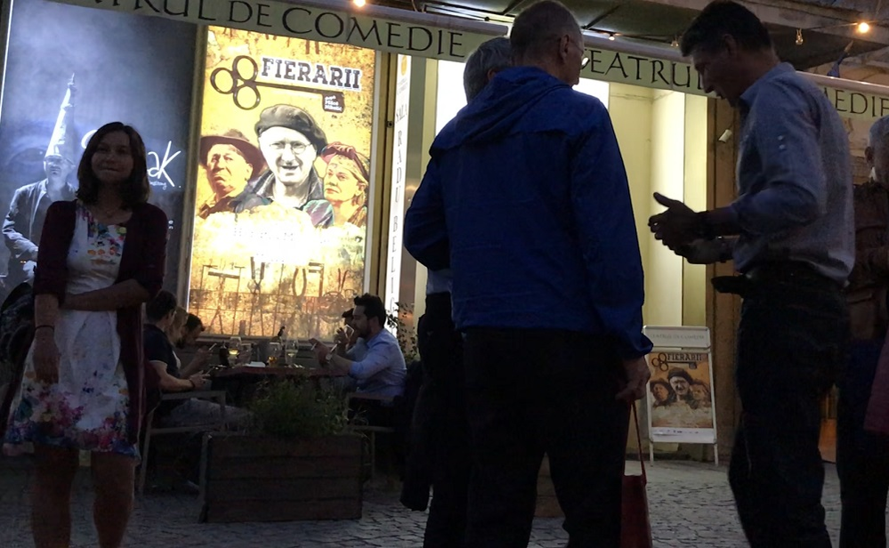 Studenta îl așteaptă pe Dacian Cioloș