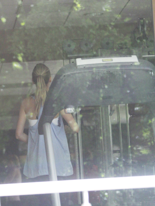 Ioana Marcu s-a antrenat intens şi a petrecut zeci de minute pe bandă, în sala de fitness