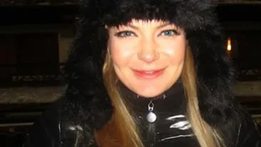 Andreea Antonescu este si blonda, si bruneta! Cum crezi ca ii sta mai bine?