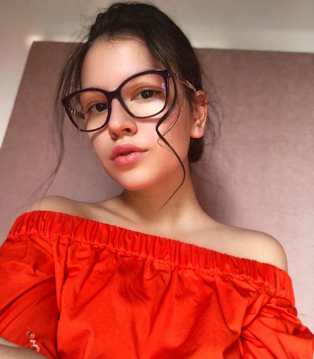 Ghiță, te așteaptă Cleopatra Stratan la portiță! Lipsită de inhibiții și îmbrăcată sumar