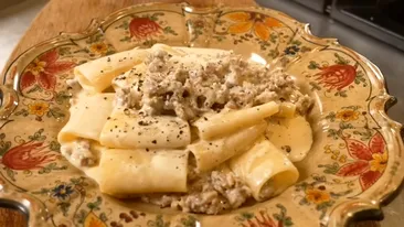 Paste cremoase cu cârnați – o poveste cremoasă despre confort, dorință și paste făcute ca în Italia