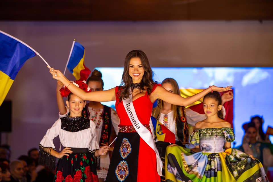 Miss “Planet 2019” l-a combinat pe Domnul Rimă! Primele imagini cu noul cuplu. Cum și-au “oficializat” relația + multe alte detalii