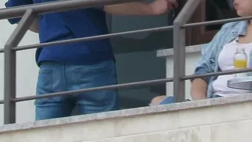 Vedeta care nu reuşeşte să slăbească! A născut acum 2 ani, dar nu scapă de burtă neam! Sudează ţigările de supărare, dar soţul ei tot o iubeşte! 