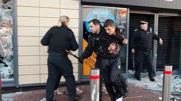 Batai si jafuri la periferia Londrei! Sute de oameni au iesit in strada