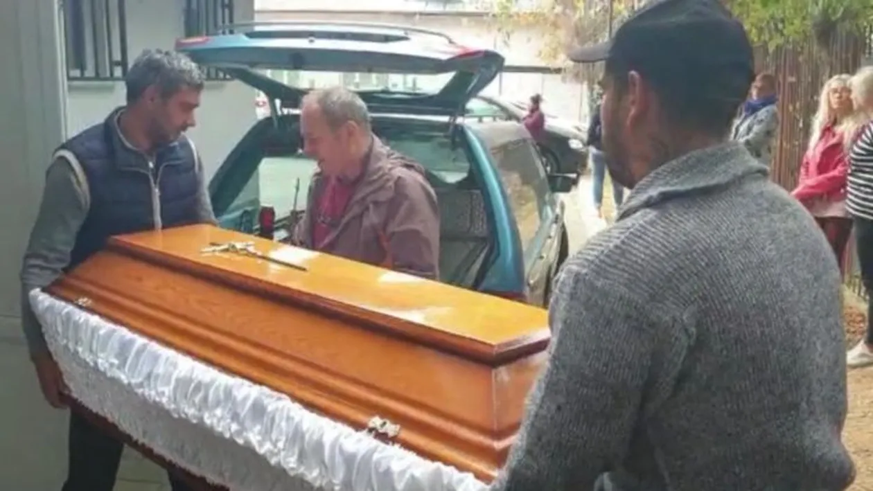 Clipe groaznice pentru familia fetiței de 11 ani, ucisă de un pedofil olandez! Adriana a fost luată de la morgă și dusă acasă