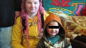 Cea mai tânără bunică din lume este din România! La doar 23 de ani, Rifca avea deja o fiică și un nepot