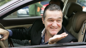 Am filmat ultima ispravă a lui GIGI BECALI cu Maybach-ul cel nou! E ”regele fentelor” în limuzinele lui de 1 milion €!