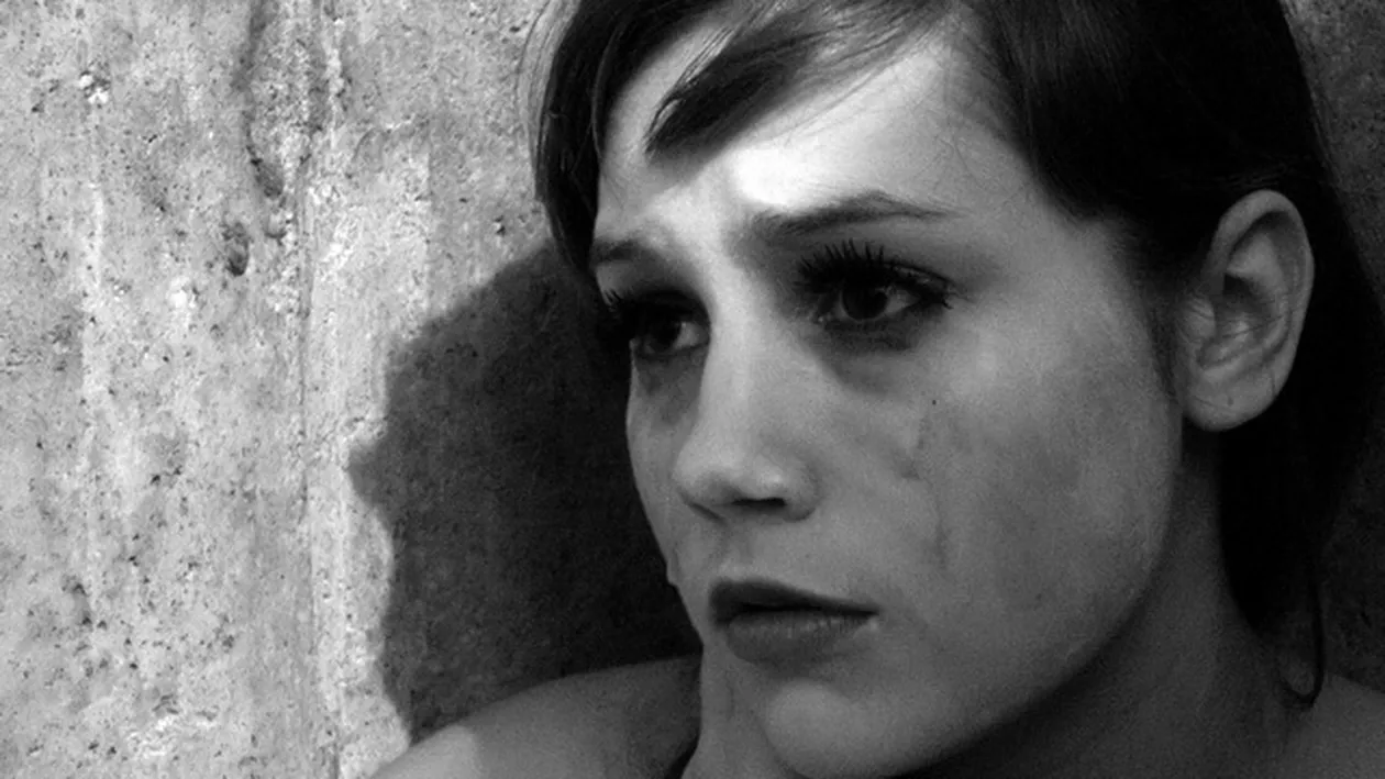 TE-AM INSELAT! Adevarul cumplit pe care l-a aflat despre propria sora dupa ce i-a trimis din greseala iubitului ei acest mesaj