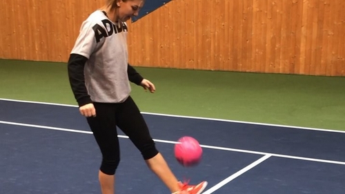 Cum şi-a făcut Simona Halep la Elle Style Awards! Nu o vezi aşa prea des