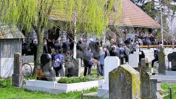 Satenii din Joseni spun lucruri stranii despre viceprimarul ucis: "Cand se imbata, pipaia barbatii"