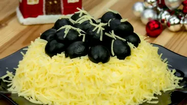 Salata Perla neagră, un deliciu de Revelion! Se spune că vei avea un 2023 plin de noroc, dacă o ai pe masă