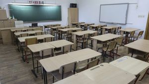 Ce au găsit polițiștii în ghiozdanul elevului din Bacău care s-a aruncat de la etaj, în a doua zi de la începerea anului școlar