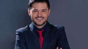 LIVIU VÂRCIU, cerere în căsătorie în emisiune! Cum arată tânăra care l-a cucerit
