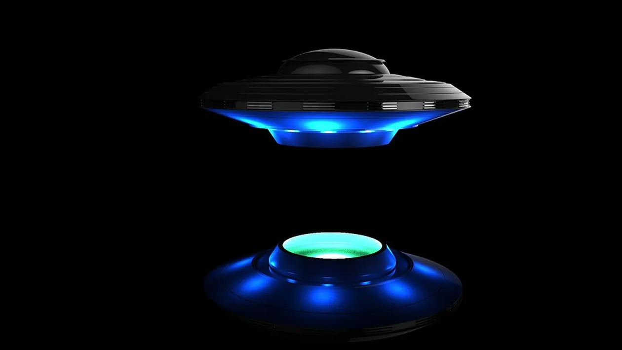 A vrut să fotografieze luna plină, însă a fost șocată de ce a văzut! Un obiect albastru straniu a apărut în cadru