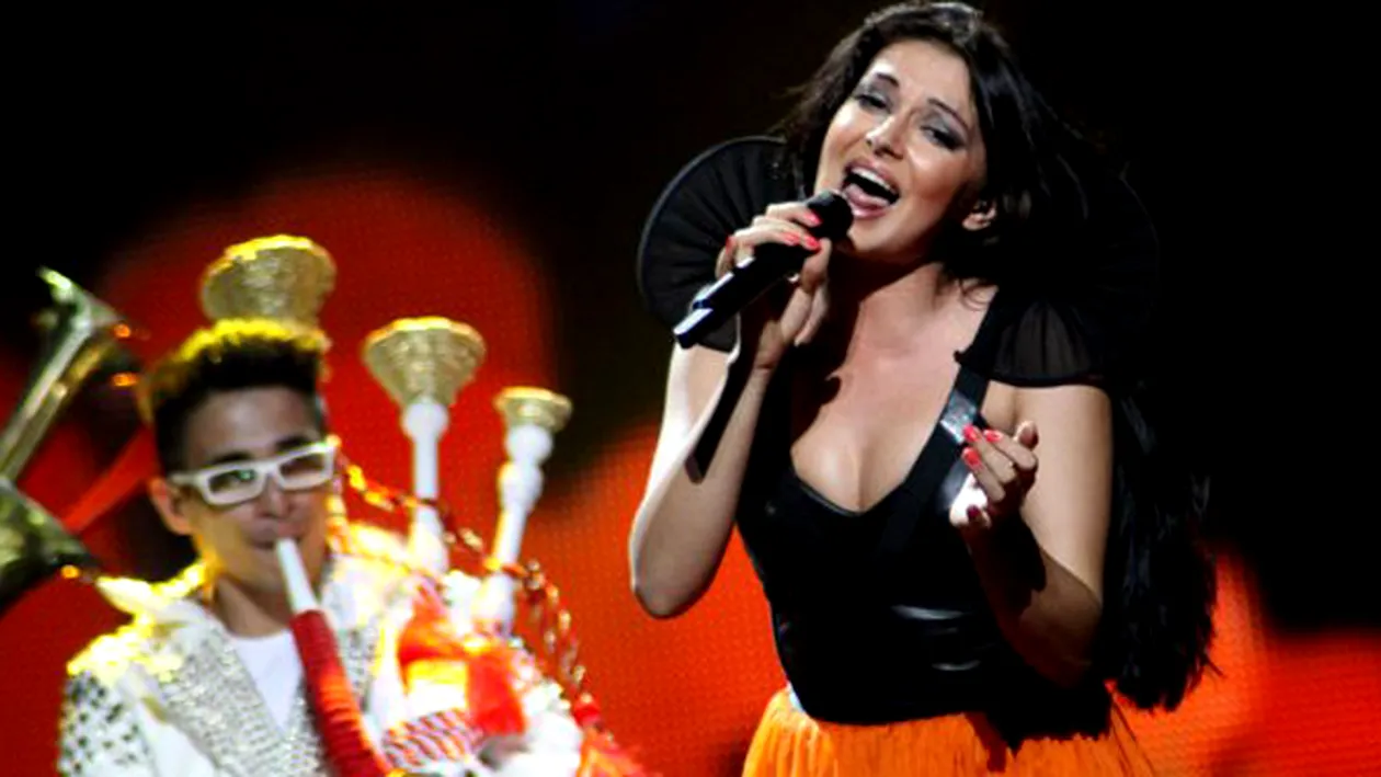 VIDEO Mandinga, in prima semifinala Eurovision 2012! Elena a avut probleme foarte mari cu casca din ureche! Trupa s-a calificat in finala!
