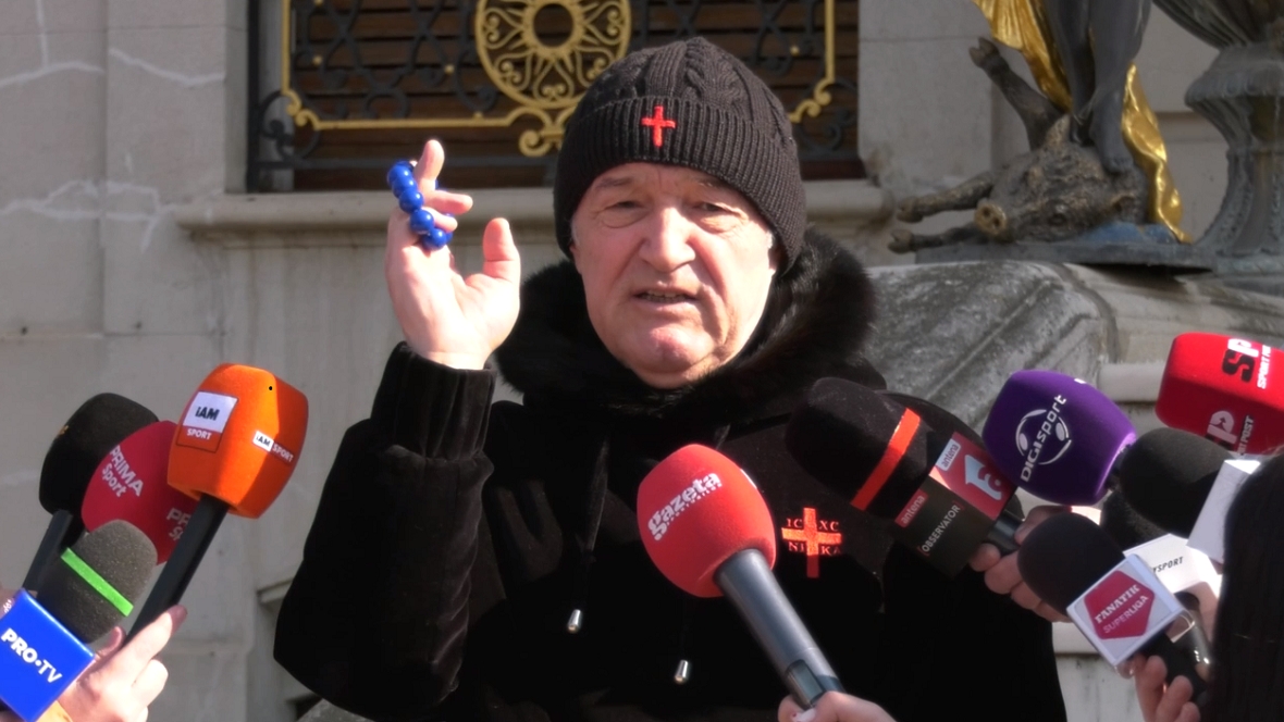Gigi Becali este văzut pe Muntele Athos ca Ștefan cel Mare. Câți bani a investit latifundiarul din Pipera în chiliile românești de acolo