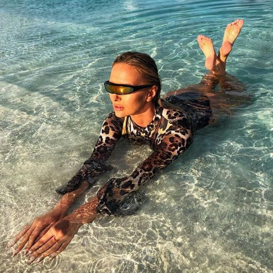 TOP 10 vară 2018 – Cele mai sexy vedete de la noi în bikini!