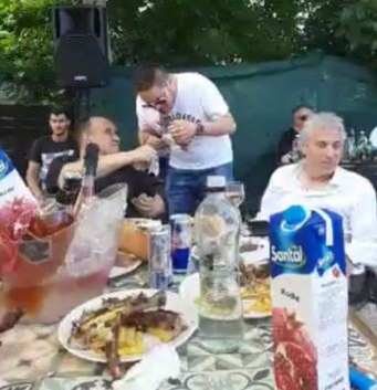 Poliția le-a stricat petrecerea unor interlopi din Constanța. “Ia uite bă, au venit ameţiţii. Bagă numai turcești!”