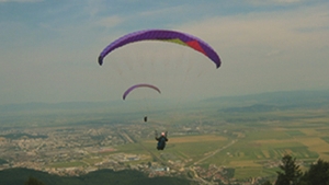 Un turist din Brasov a murit dupa ce s-a prabusit cu parapanta in Costinesti