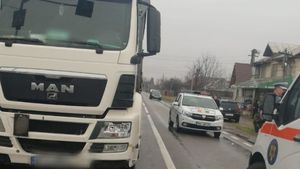 Accident cumplit în Prahova. Un copil de 9 ani a fost lovit de un TIR